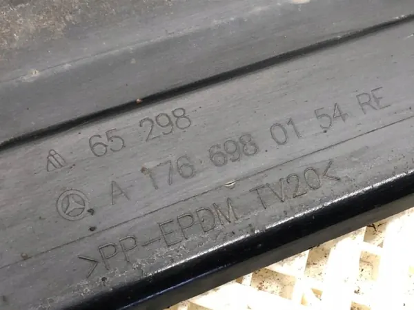 OEM A1766980154 Protection de seuil droit Mercedes W176 12-18 image 10