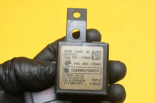 Comando Volvo OEM 28227917 AH4N-15607-AE Usado image 7