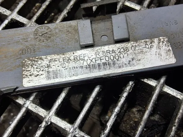 Oikea takareflektori Land Rover Range Rover L322 OEM 8RA238005 image 5