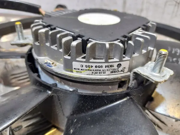 Volkswagen PASSAT B7 Fläktkåpa 1KM959455C image 2