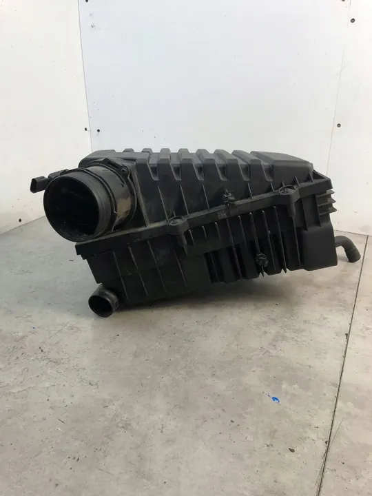 Ilmansuodattimen kotelo Volkswagen PASSAT B8 image 2