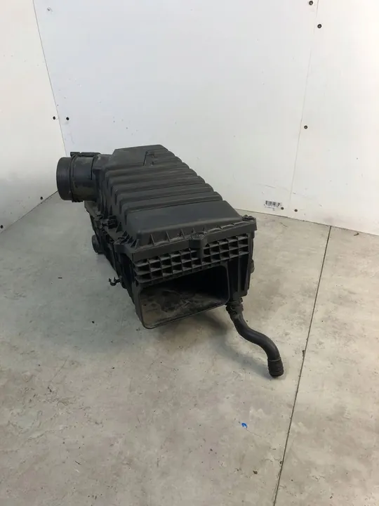 Ilmansuodattimen kotelo Volkswagen PASSAT B8 image 4