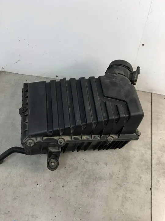 Ilmansuodattimen kotelo Volkswagen PASSAT B8 image 8