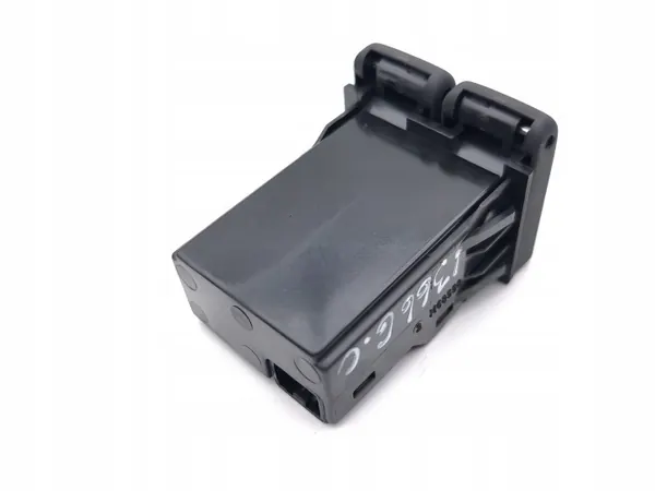 Tomada USB Honda CR-V OEM M68558 - Usado image 3