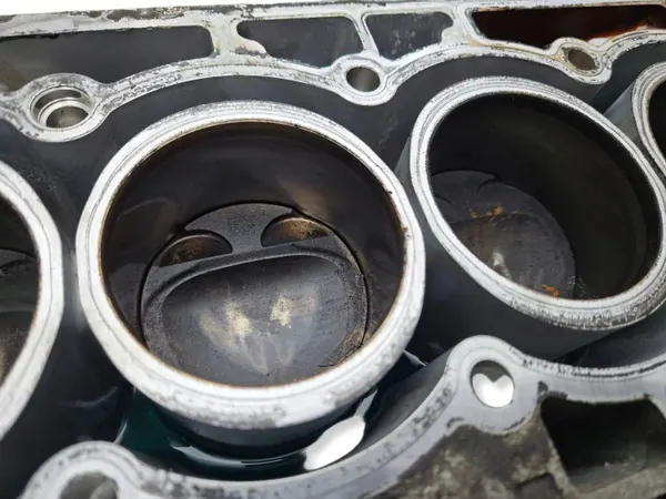 Bloque motor Renault OE 110112878R - Usado image 4