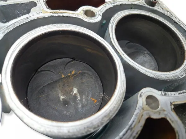 Bloque motor Renault OE 110112878R - Usado image 5