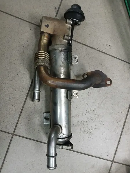 EGR Cooler Audi A4 B7 2.0 TDI image 3
