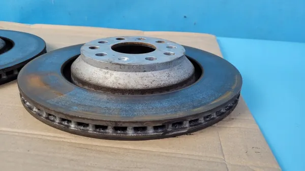 Discos de freno traseros CUPRA LEON 23r OEM 5Q0615601E image 3
