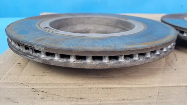 Discos de freno traseros CUPRA LEON 23r OEM 5Q0615601E image 5