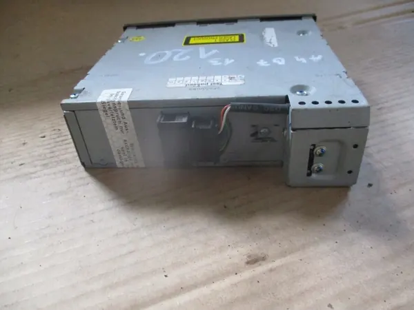 Changer 6 CD Audi A4 B7 OEM ZMIENIARKA MAGAZYN PŁYT image 3