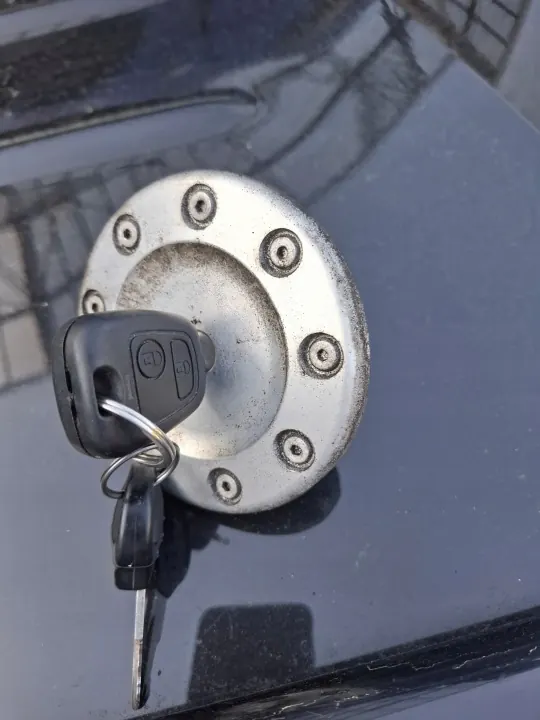Bränslelucka OEM 6262552525 för Peugeot 206 - Stål image 3