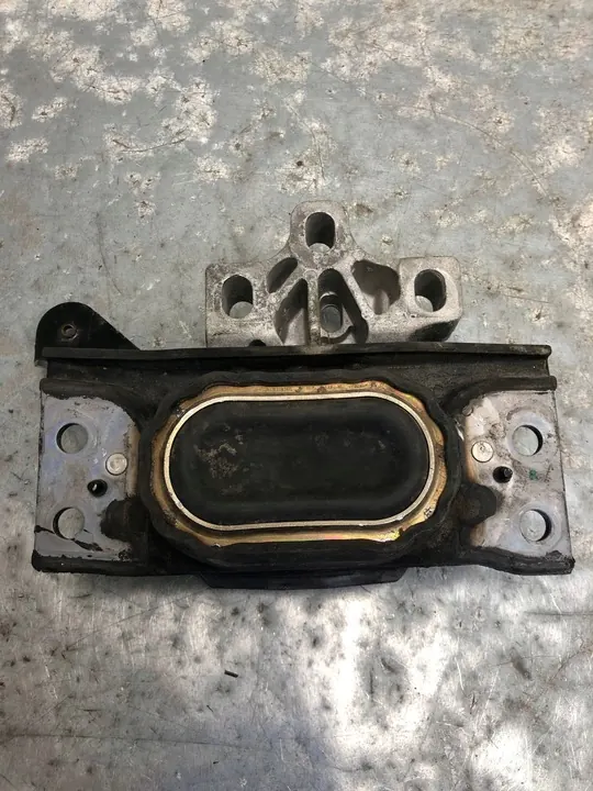 Audi RS3 8V Vaihteiston tuki 8V0199555A image 3