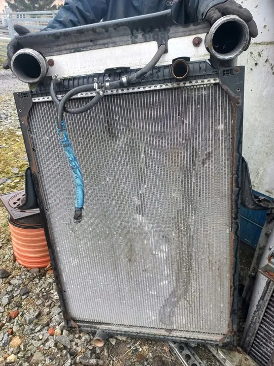 Conjunto de radiadores de agua Renault Premium Dci image 2