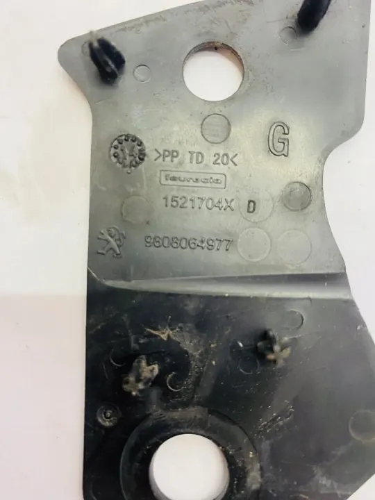 Käytetty Etujäähdyttimen Kiinnike OEM 9808064977 image 3