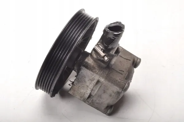 Bomba de dirección asistida Volvo OE 30741121 - Usada image 2