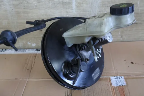 Volvo C30 Rembekrachtpomp OEM 6N51-2B195-CF image 3