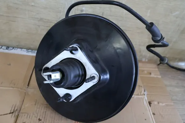 Volvo C30 Rembekrachtpomp OEM 6N51-2B195-CF image 5