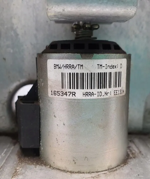 BMW 3 E46 Cabrio pyrotekninen pääntuki OEM 8260316 image 4