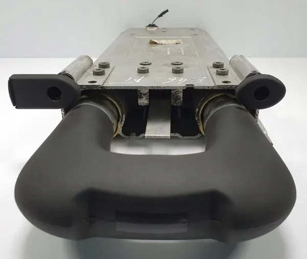 BMW 3 E46 Cabrio pyrotekninen pääntuki OEM 8260316 image 5