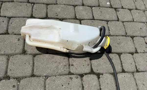 Coolant Reservoir Jeep Wrangler JK 3.6 image 2