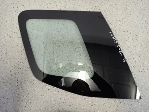 Suzuki Ignis 04-07 bak vänster karossglas OEM image 2