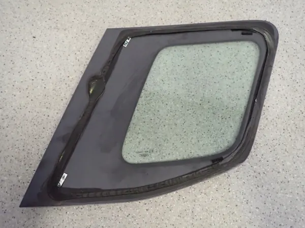 Suzuki Ignis 04-07 bak vänster karossglas OEM image 3