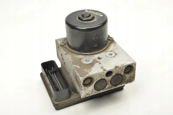 Pompe ABS d'occasion OEM 30714952 pour Volvo V70 II image 2