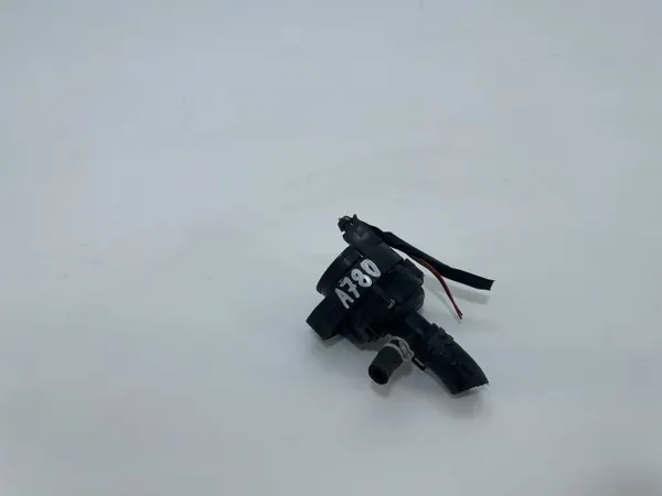 Mercedes vattenpump OEM A2118350028 - Begagnad image 2