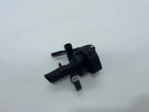 Mercedes vattenpump OEM A2118350028 - Begagnad image 7