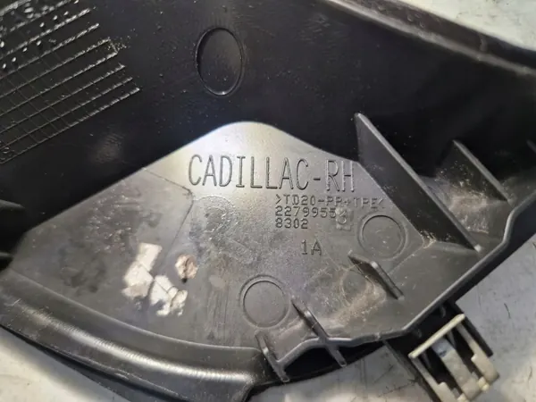 Cadillac Escalade IV 2014 Cache Coulisse Droit OEM 2279953 image 5