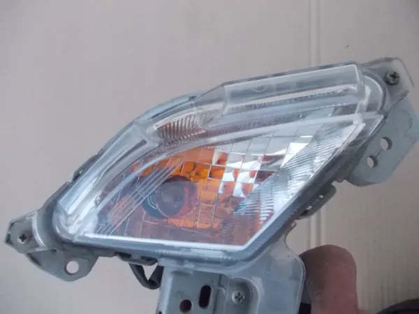 Clignotant avant droit Mazda CX-3 2018 OEM DB2R51350 image 9