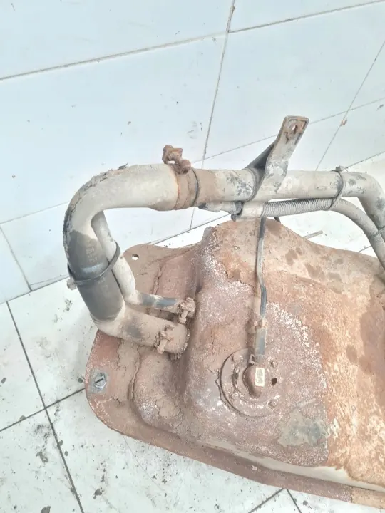 SsangYong Kyron Kraftstofftank OEM ARA291656 - Gebraucht image 4