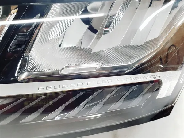 PEUGEOT 308 III T10 408 Linker Koplamp Full LED OEM image 3