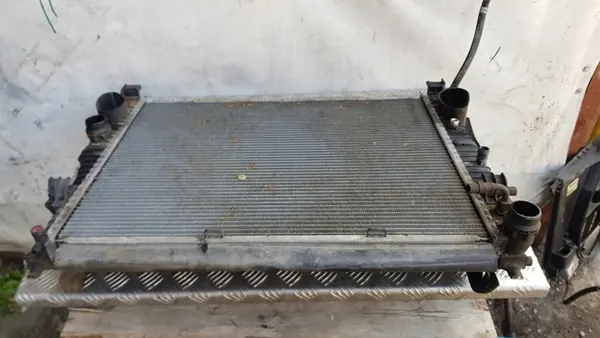 Waterkoeler Mercedes W220 S500 5.0 V8 A2205000903 image 2