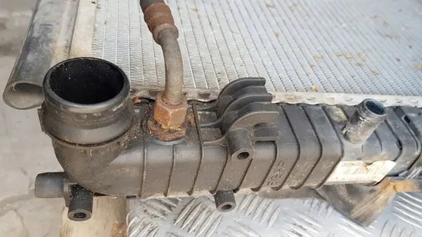 Waterkoeler Mercedes W220 S500 5.0 V8 A2205000903 image 4