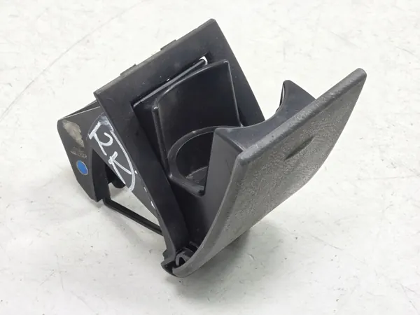 Vito Viano W639 Bekerhouder OEM A6396800458 2K image 2