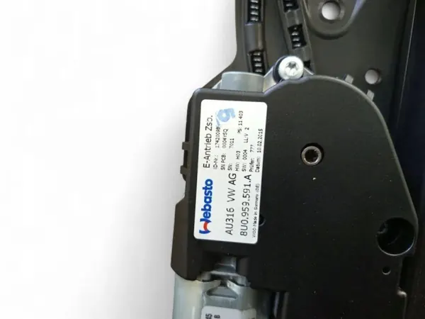 Audi Q3 8U Schiebedachmotor OEM 8U0959591A image 4
