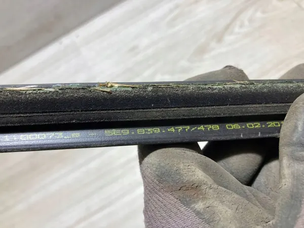 Joint de vitre Skoda Octavia Mk3 arrière droit OEM 5E9839478 image 4