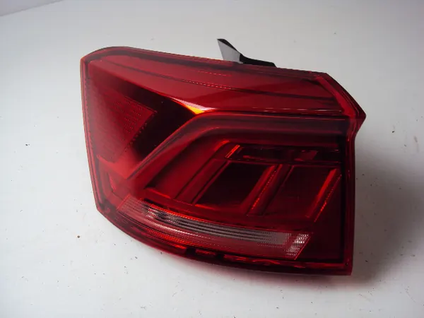 VW T-ROC LUZ TRASERA IZQUIERDA LED image 2