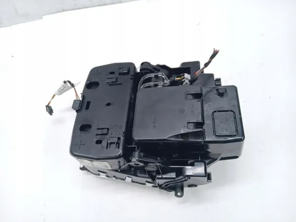 Hansikaslokero Mercedes-Benz E W213 OEM A2136806500 image 4