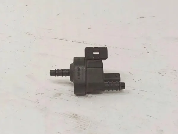 Polttoainehöyryventtiili OEM 06H905517T Audi TT image 3