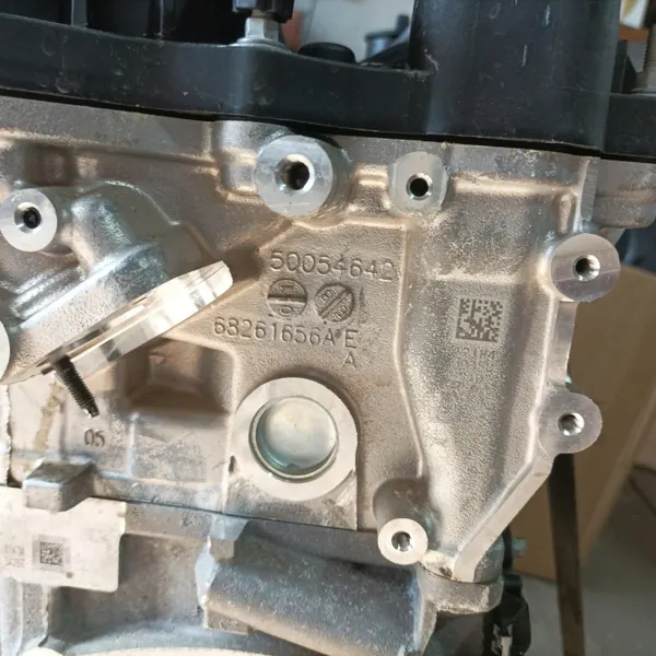 Moottorilohko OEM 04893507AE Jeep Cherokee Wranglerille image 6