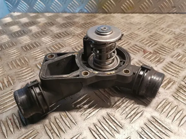 Insert de carcasa termostato OEM 1436824 BMW E46 image 3