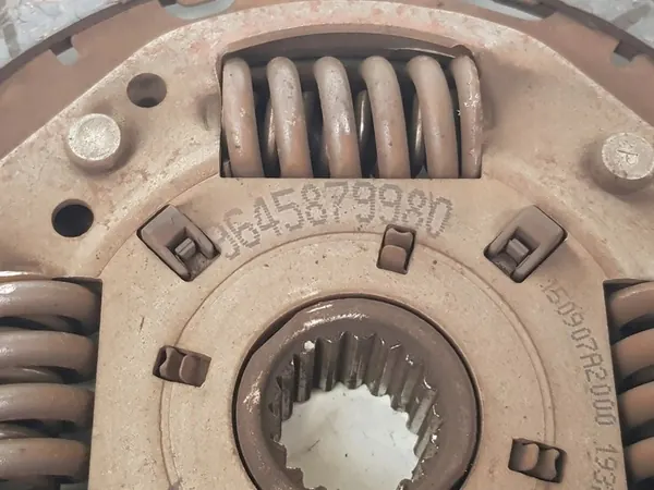 Kokonainen Kytkin Flywheel Citroen C4 I 1.6 Bensiini 9645879980 image 6