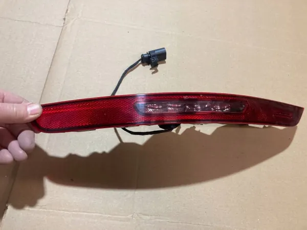 Porsche Macan 95B Takapuskurin Valo Oikea OEM 95B945726Q image 4