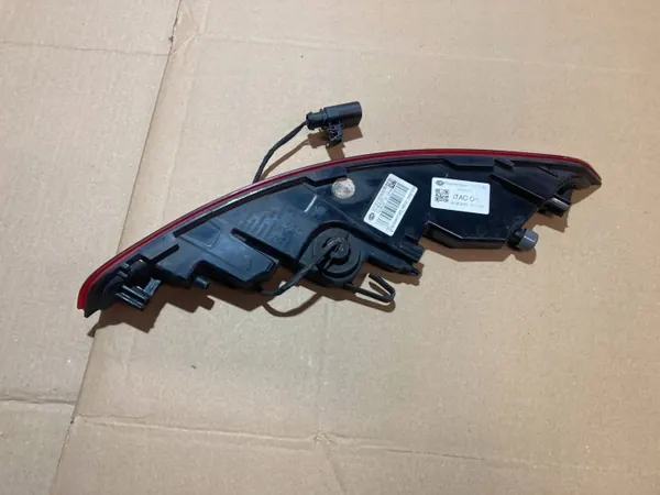Porsche Macan 95B Takapuskurin Valo Oikea OEM 95B945726Q image 5