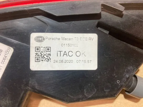 Porsche Macan 95B Takapuskurin Valo Oikea OEM 95B945726Q image 6