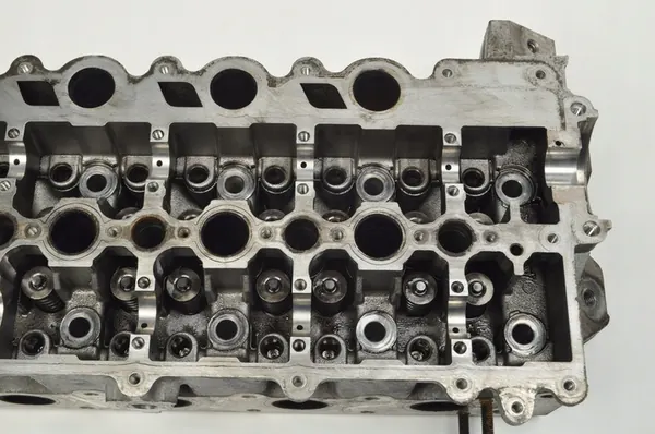 Complete Cylinder Head Volvo 2.0D3/2.4D4/2.4D5 XC60 V70 V60 30777365 image 2