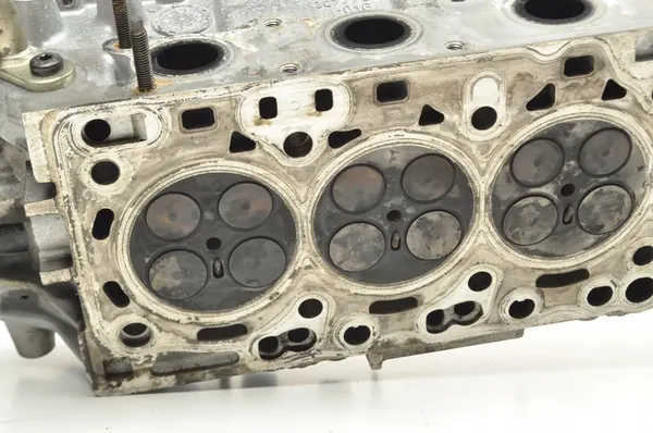 Complete Cylinder Head Volvo 2.0D3/2.4D4/2.4D5 XC60 V70 V60 30777365 image 4