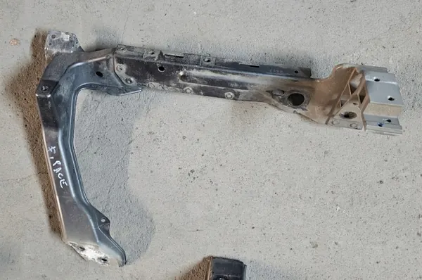 Jaguar F-Pace linke Halterung Verstärkung OEM KH83-13N079-A image 2